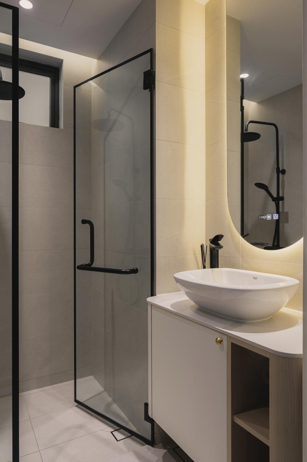 Minimalist Bathroom with Homogeneous Tiles and Mirror