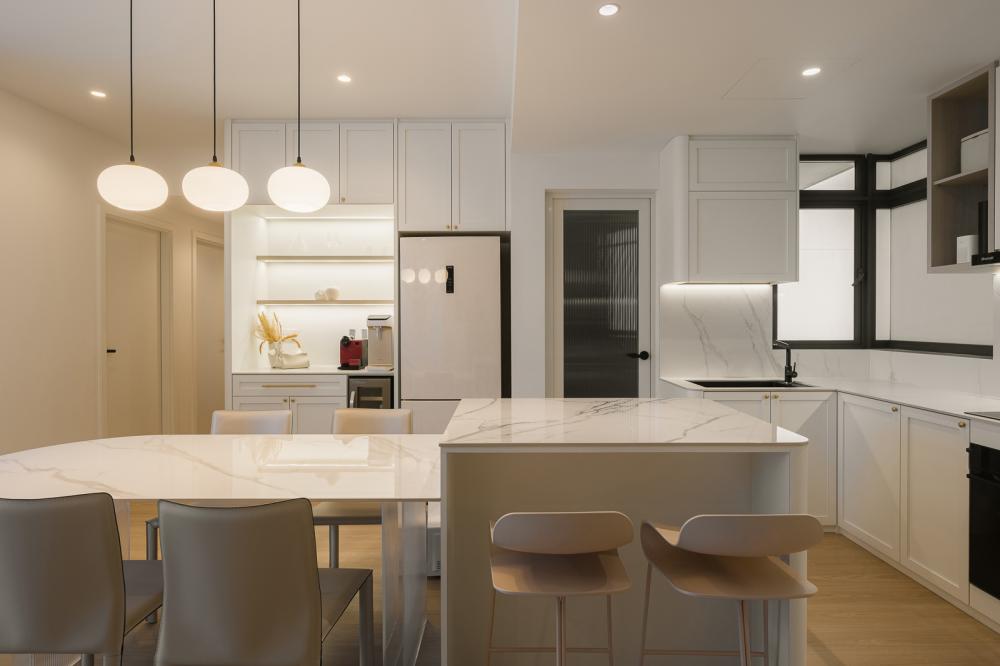 Minimalist Kitchen with Countertop and Kitchen Island