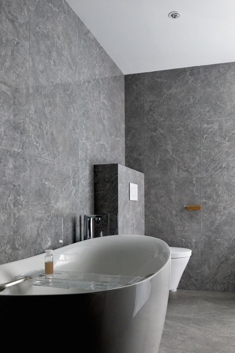 Modern Bathroom with Homogeneous Tiles and Bathtub