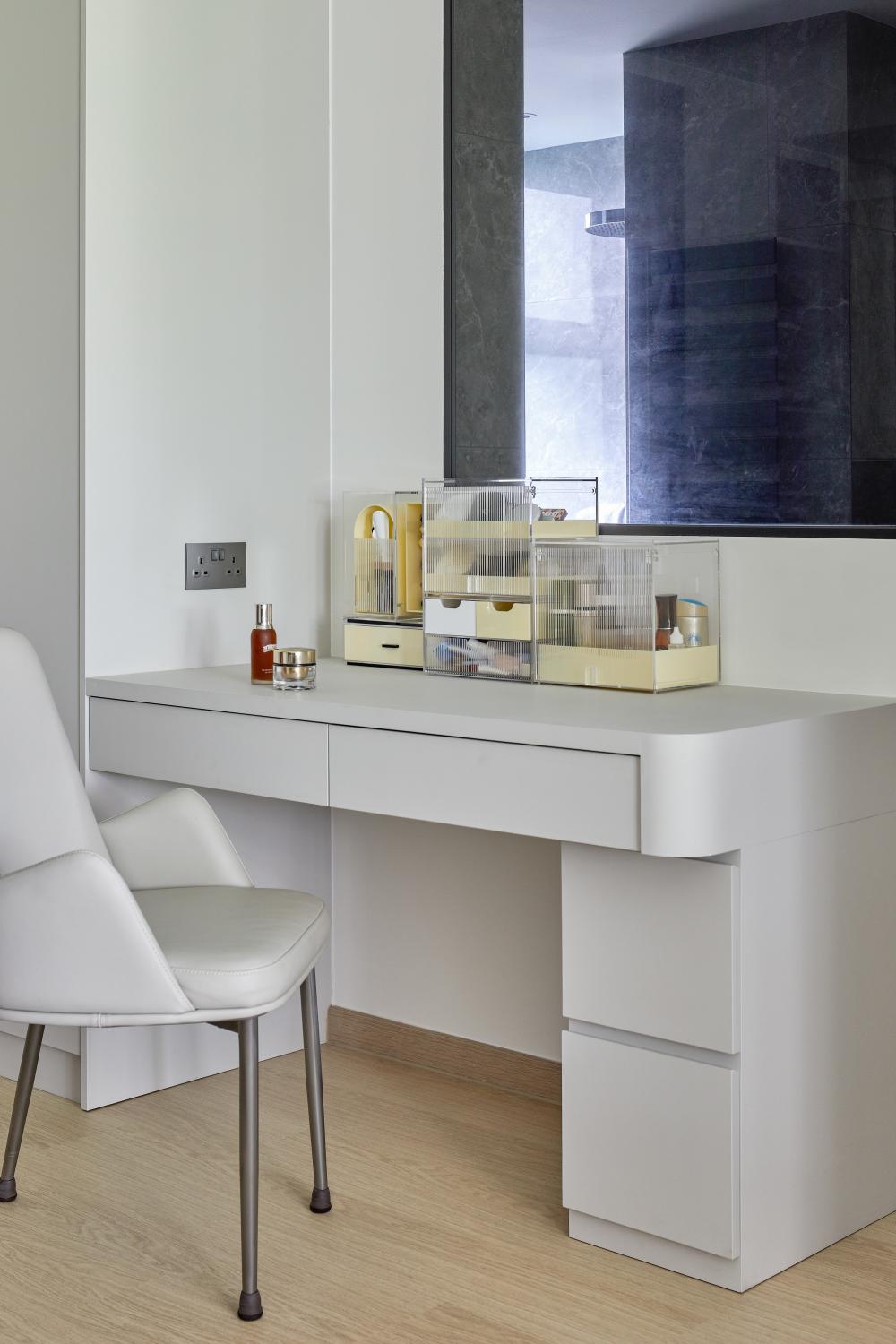 Modern Bedroom with Vinyl Flooring and Flooring