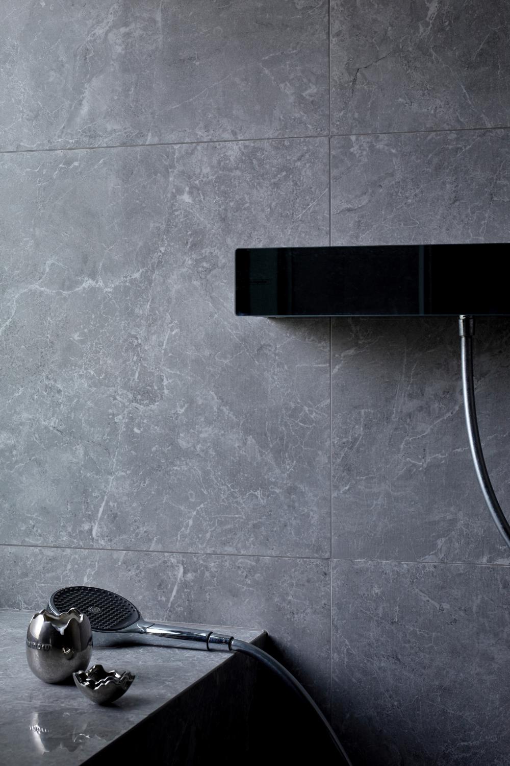 Modern Bathroom with Homogeneous Tiles and Bathroom Accessories