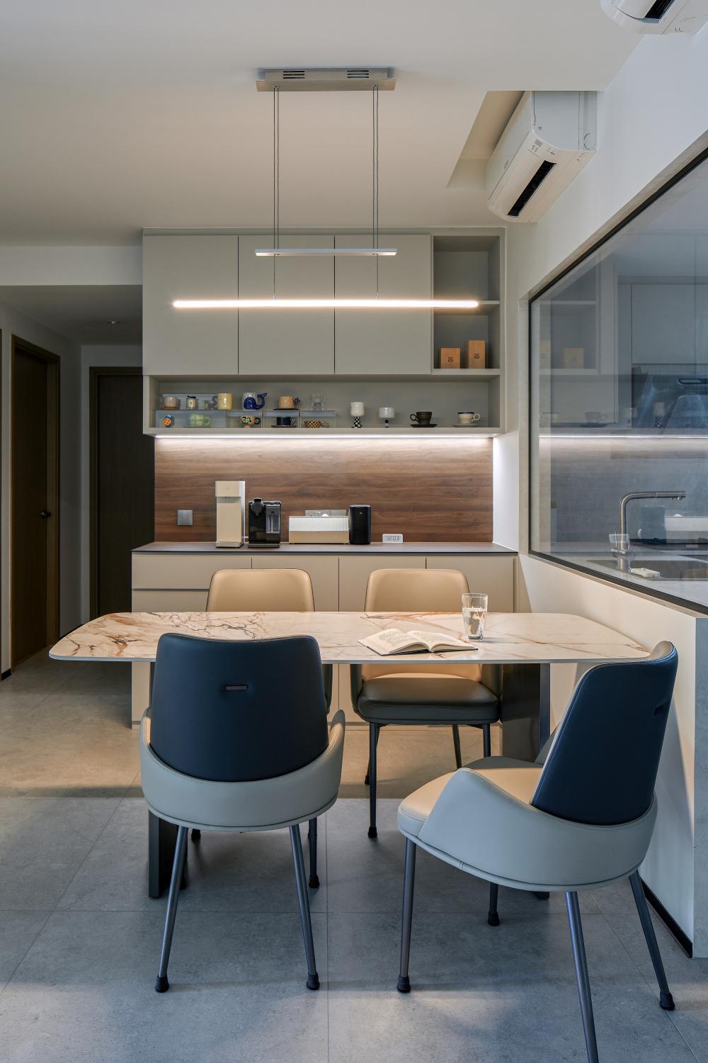 Modern Dining Room with Cove Lighting and Dining Table
