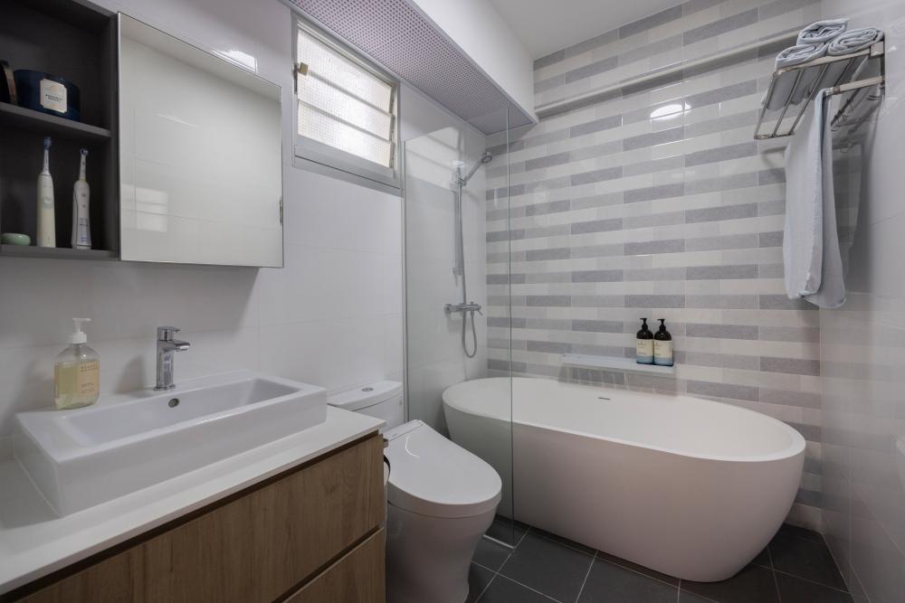 Modern Bathroom with Countertop and Mirror