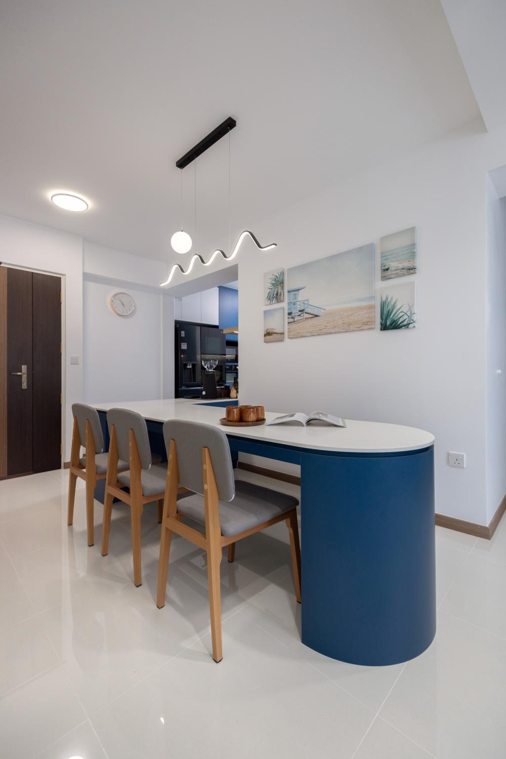 Modern Dining Room with Dining Table and Dining Chairs