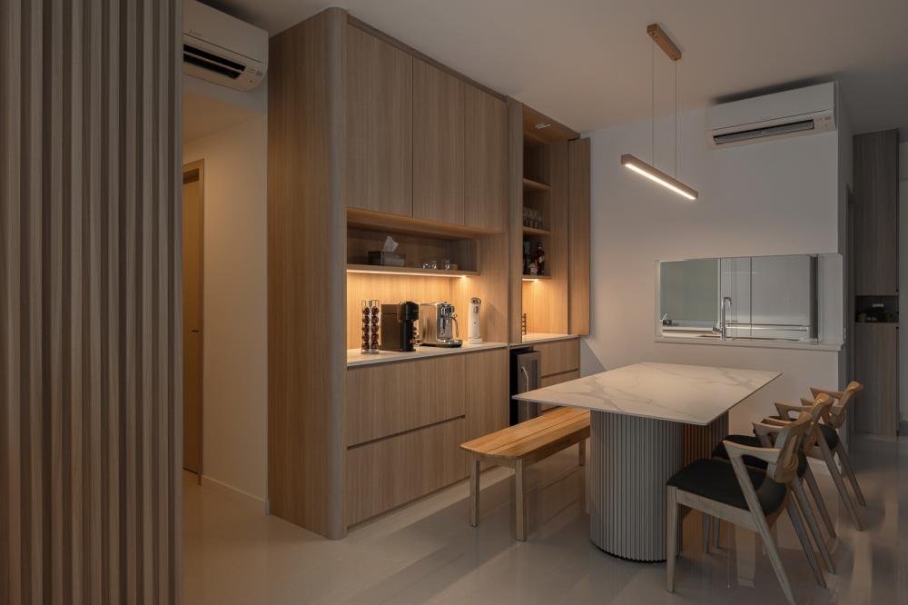 Scandinavian Dining Room with Dining Table and Dining Chairs