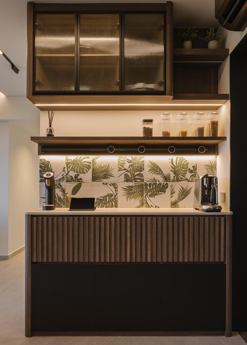 Modern Pantry with Kitchen Island and Kitchen Backsplash