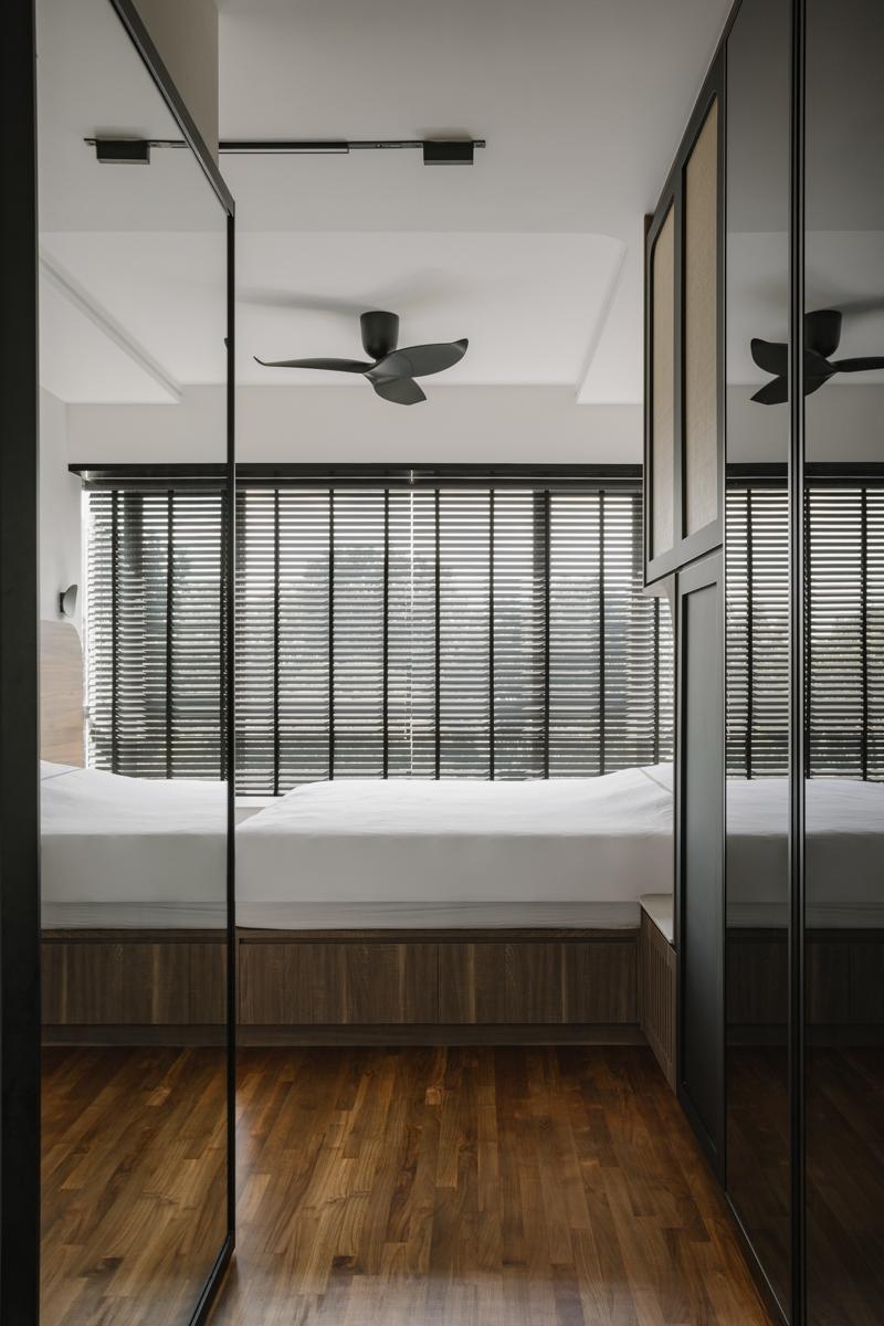 Modern Bedroom with Mirror and Ceiling Fan