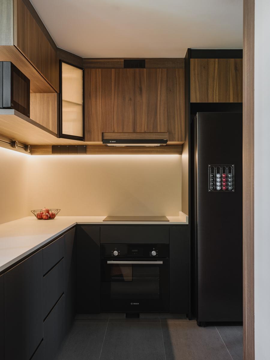 Modern Kitchen with Kitchen Island and Kitchen Accessories