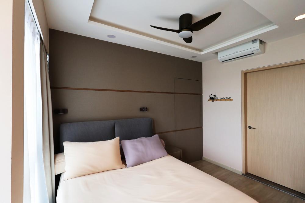 Scandinavian Bedroom with Vinyl Flooring and Ceiling Light