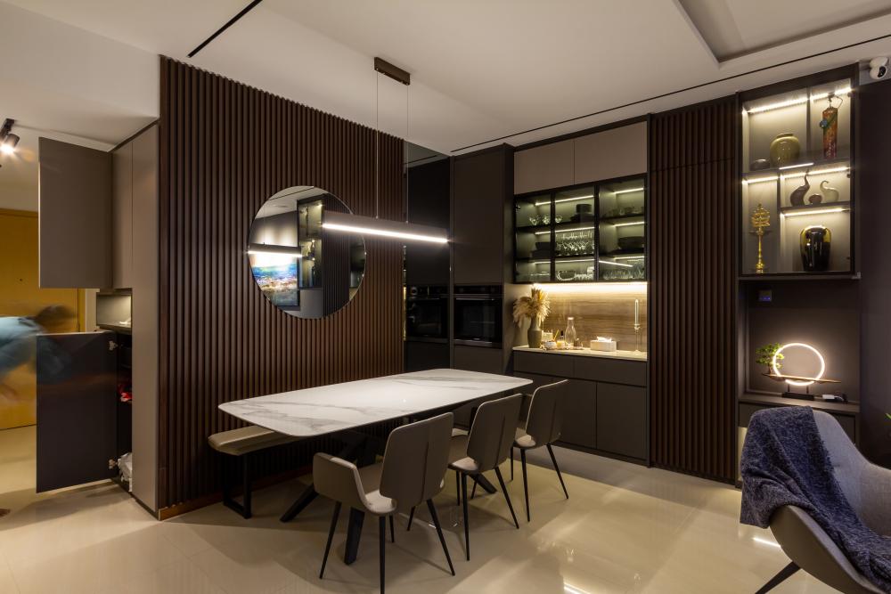 Modern Dining Room with Dining Table and Drinkware