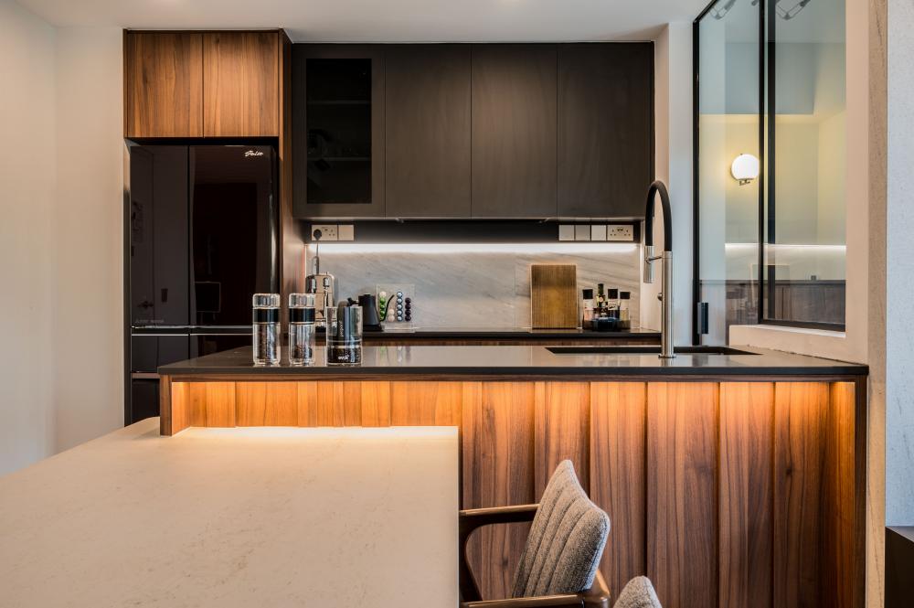 Transitional Kitchen with Countertop and Kitchen Backsplash
