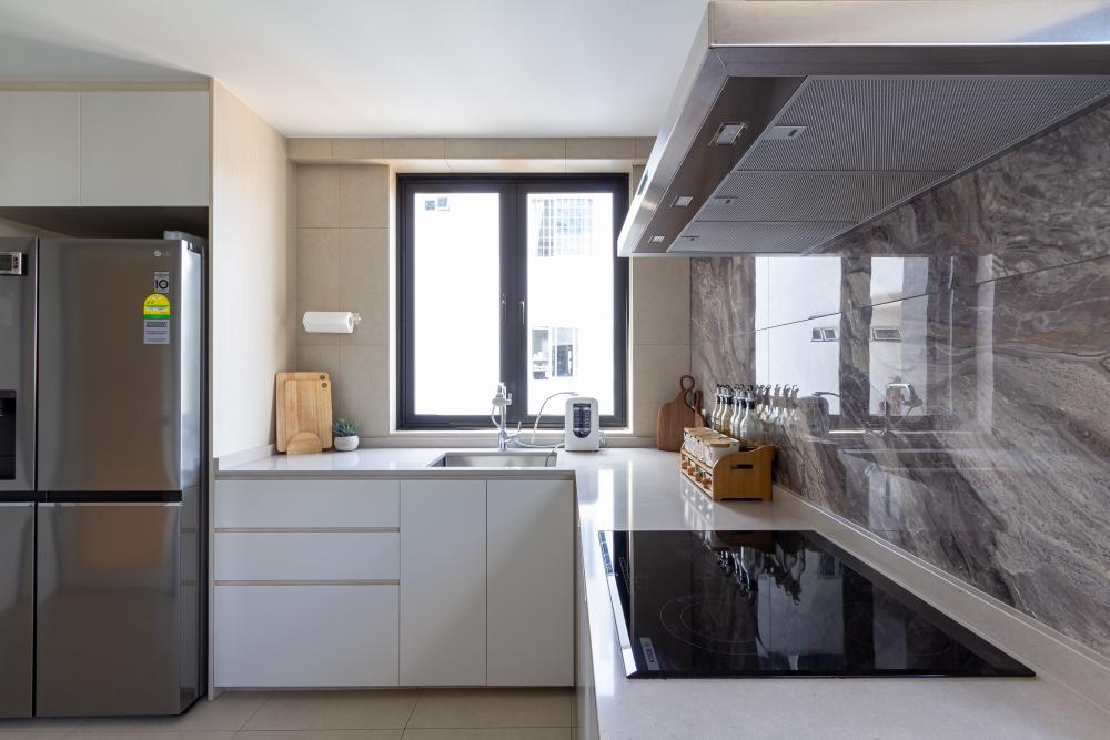 Modern Kitchen with Mosaic and Kitchen Tap