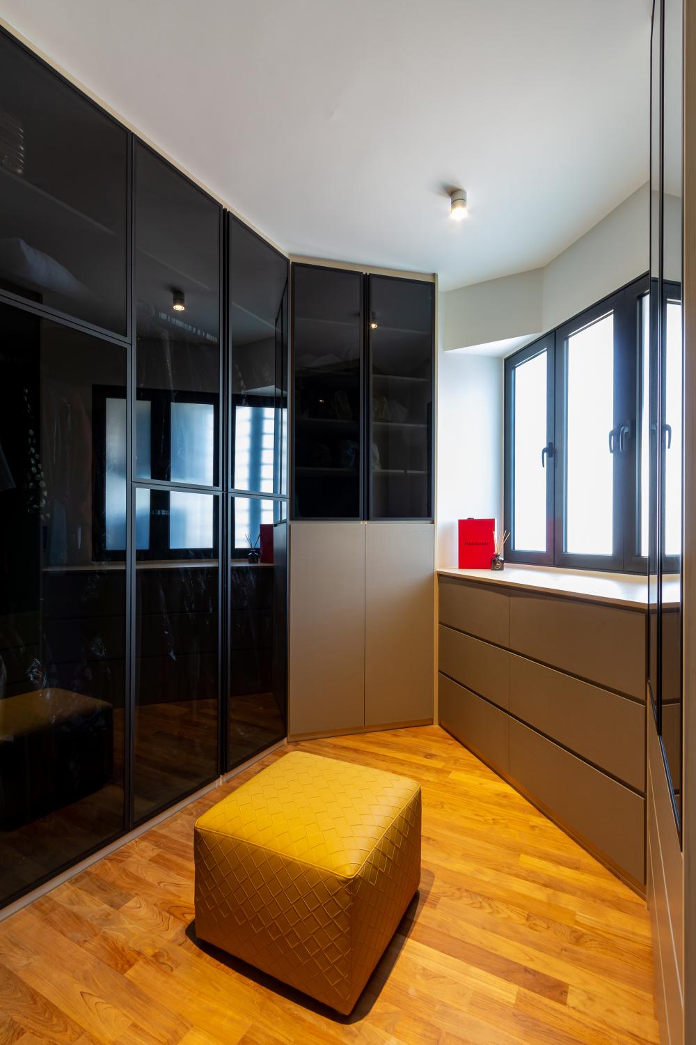Modern Walk-in Wardrobe with Wardrobe and Sliding Wardrobe