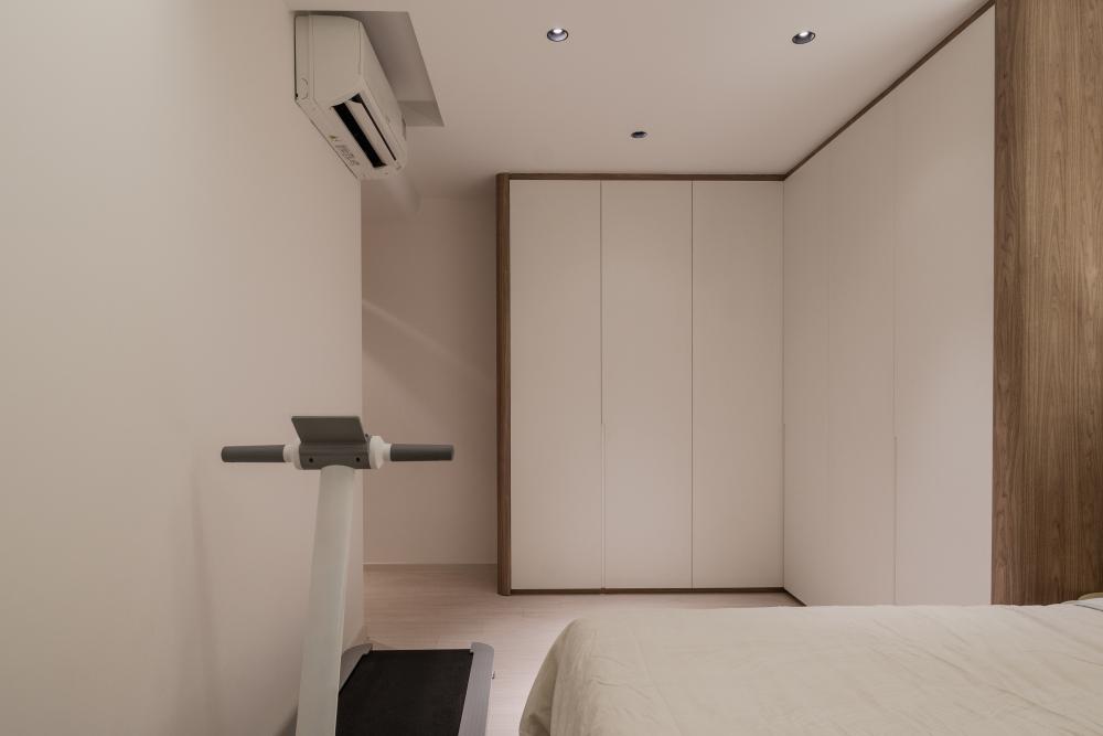 Modern Bedroom with Wardrobe and Bed