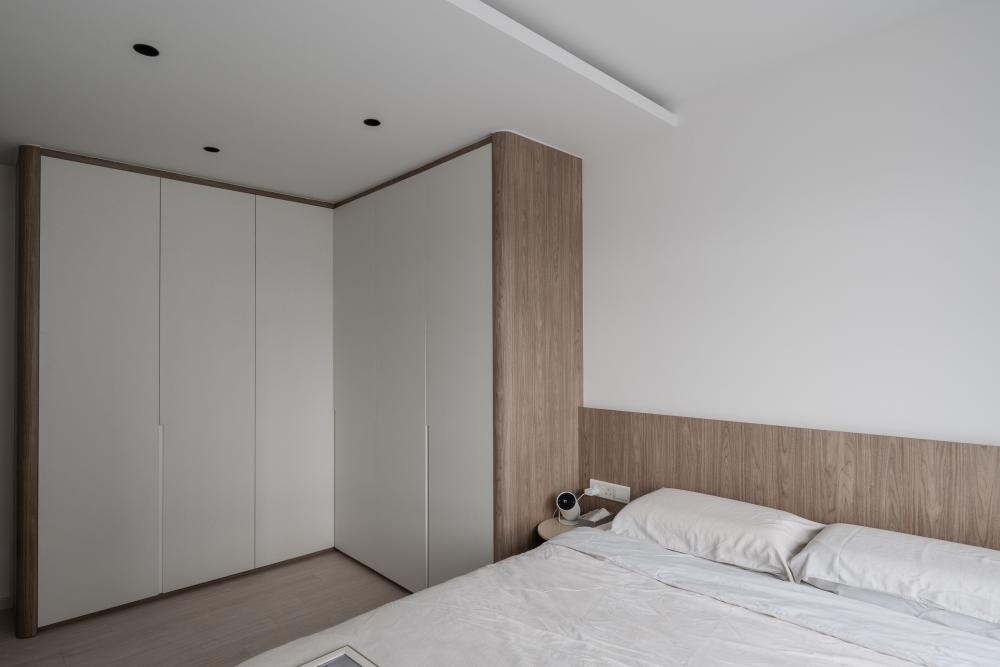 Modern Bedroom with Wardrobe and Bed