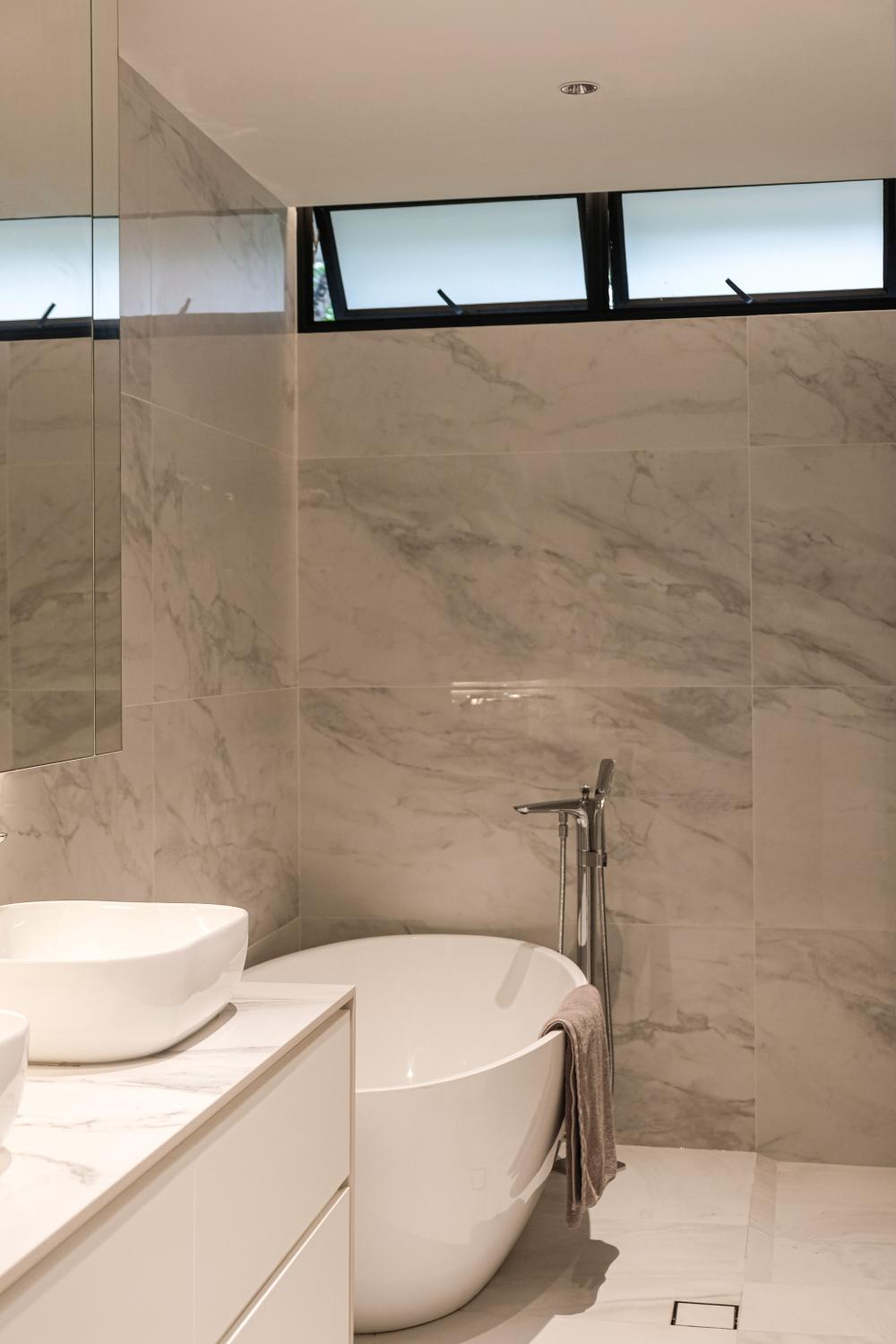 Modern Bathroom with Countertop and Marble Floor