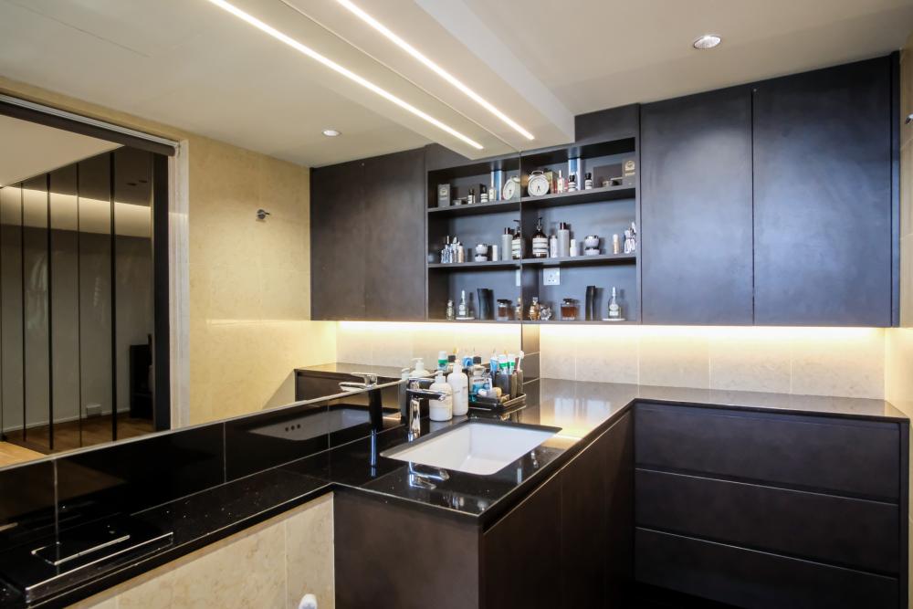 Eclectic Bathroom with Mirror and Bathroom Storage