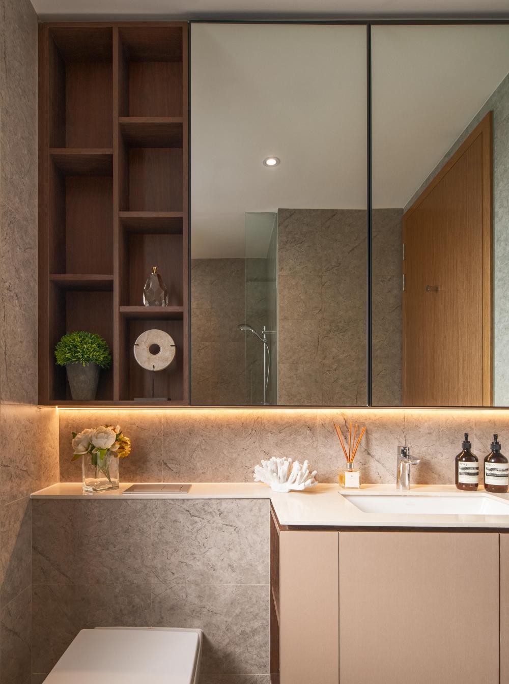 Modern Bathroom with Homogeneous Tiles and Mirror