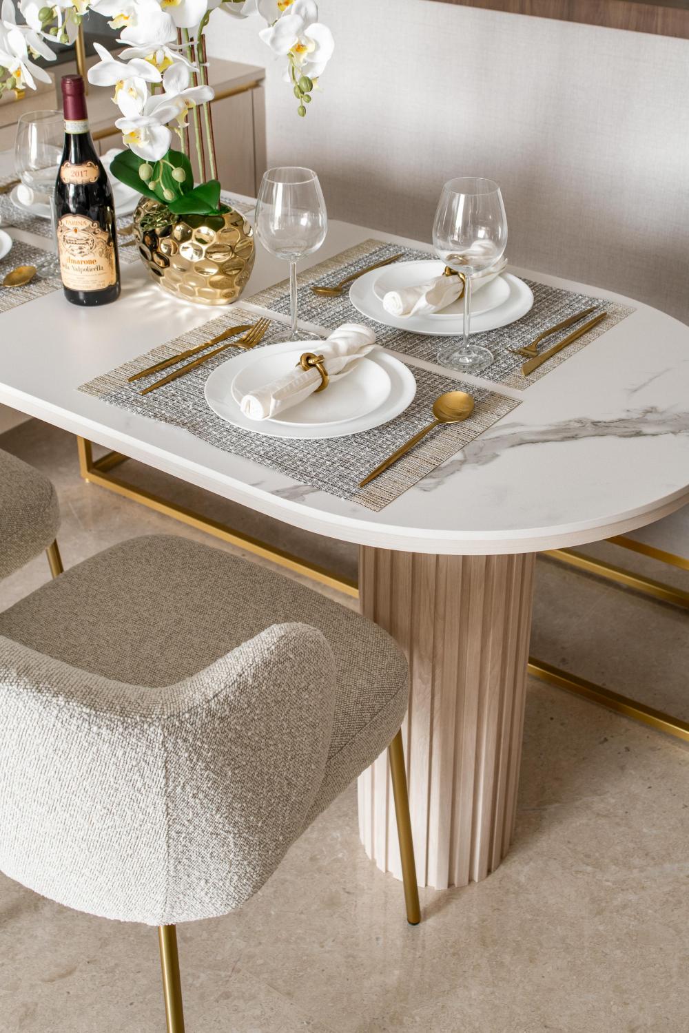 Modern Dining Room with Dining Table and Dining Chairs