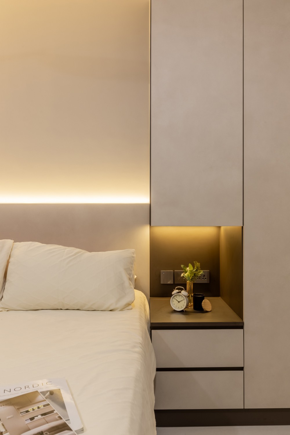 Modern Bedroom with Wardrobe and Drawer Units
