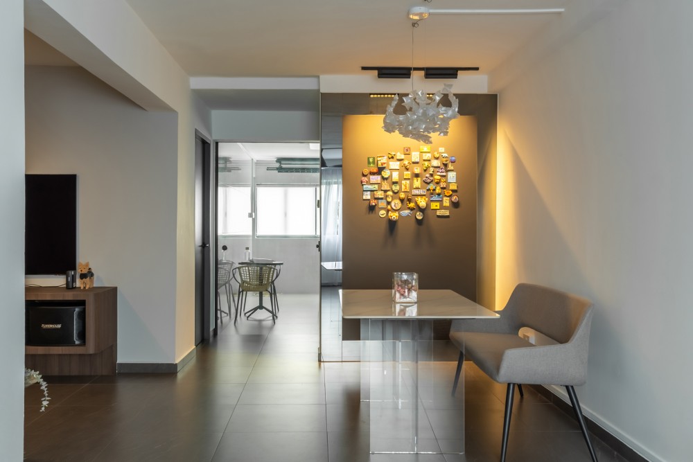 Modern Dining Room with Mirror and Dining Table