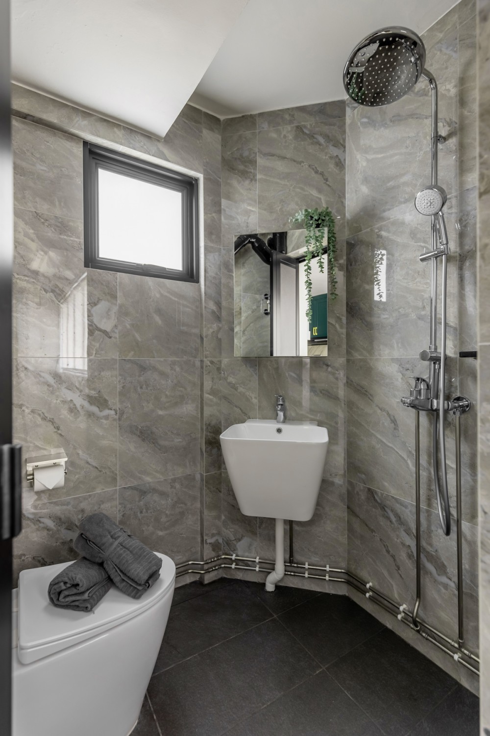 Modern Bathroom with Homogeneous Tiles and Mirror