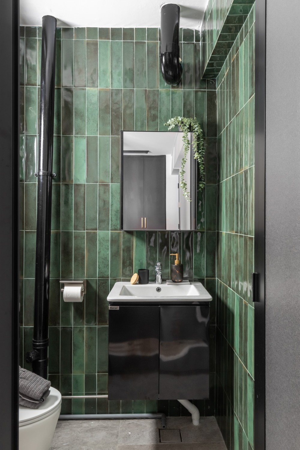 Modern Bathroom with Homogeneous Tiles and Mirror