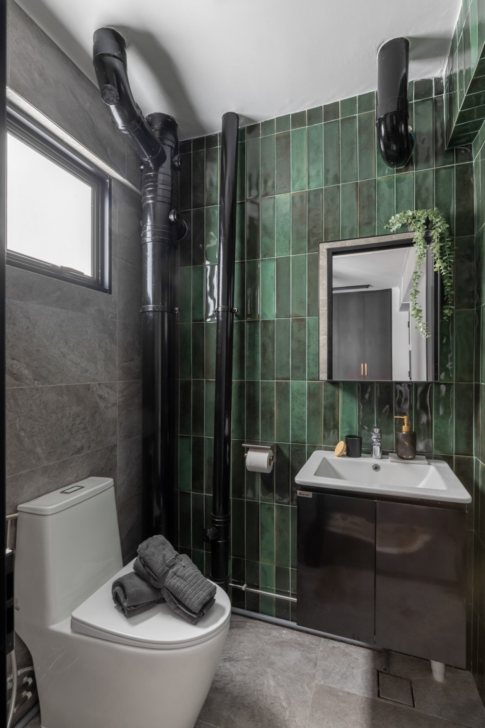 Modern Bathroom with Homogeneous Tiles and Mirror