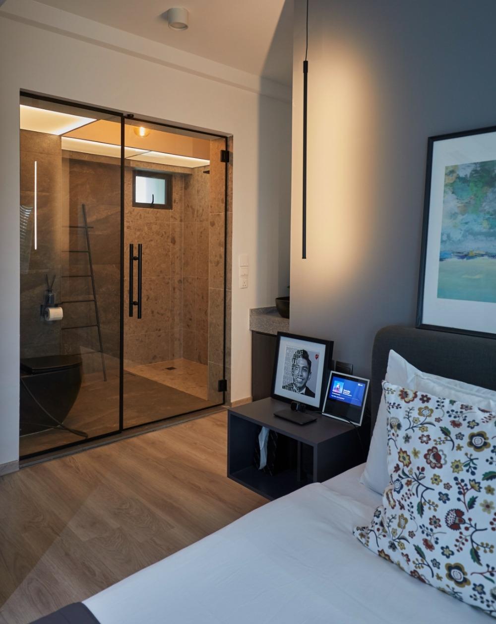 Transitional Bedroom with Vinyl Flooring and Homogeneous Tiles
