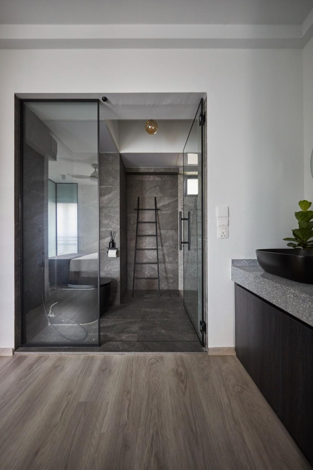 Transitional Bathroom with Countertop and Vinyl Flooring