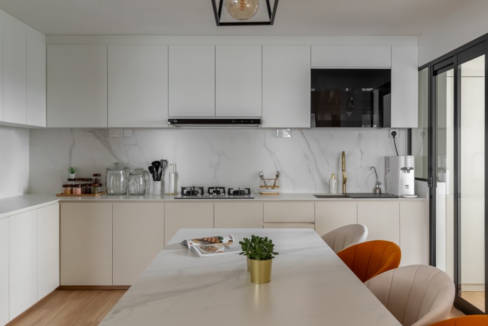 Scandinavian Kitchen with Countertop and Open Kitchen
