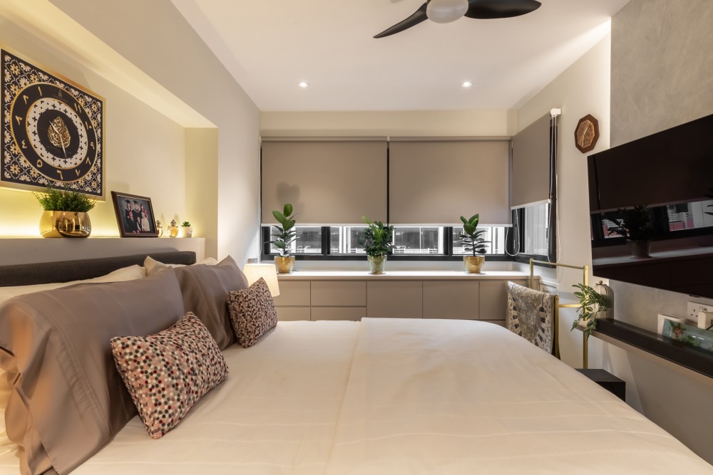 Modern Bedroom with Ceiling Fan and Curtain