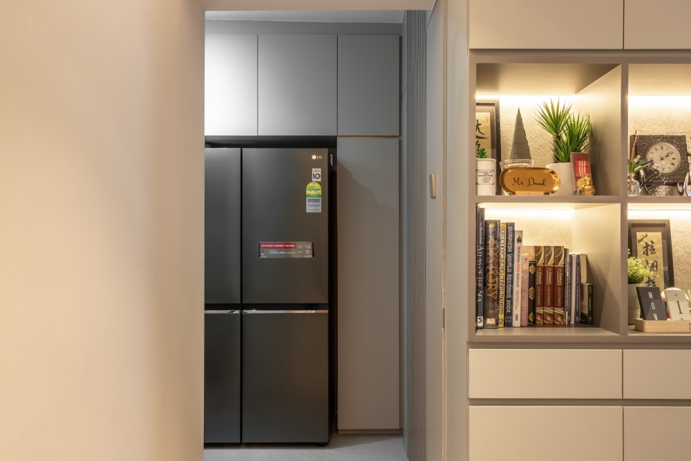 Modern Dining Room with Storage Cabinets and Display Cabinets