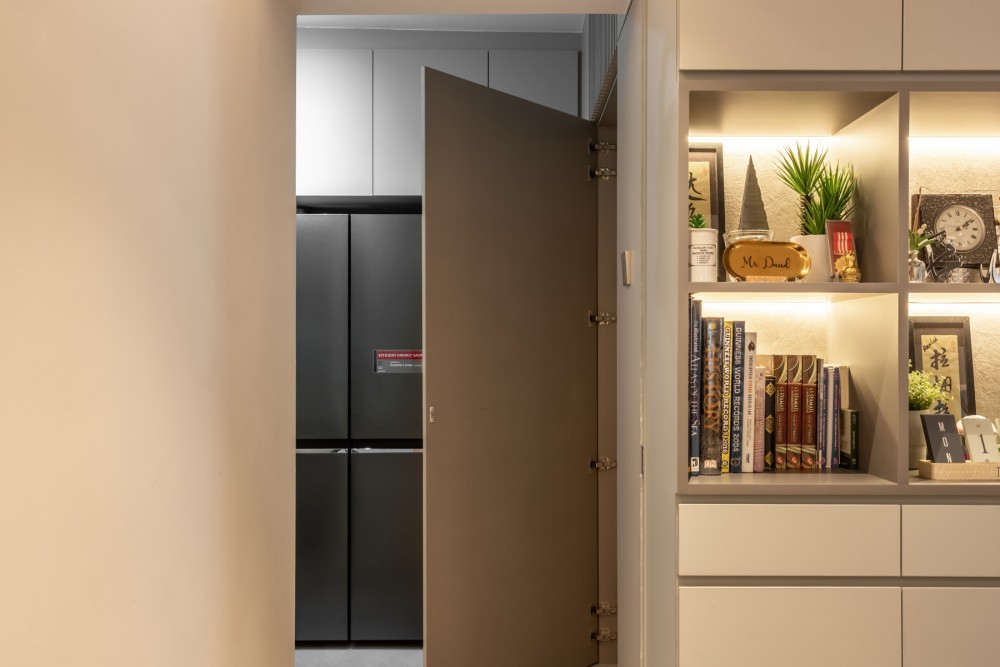 Modern Dining Room with Storage Cabinets and Display Cabinets
