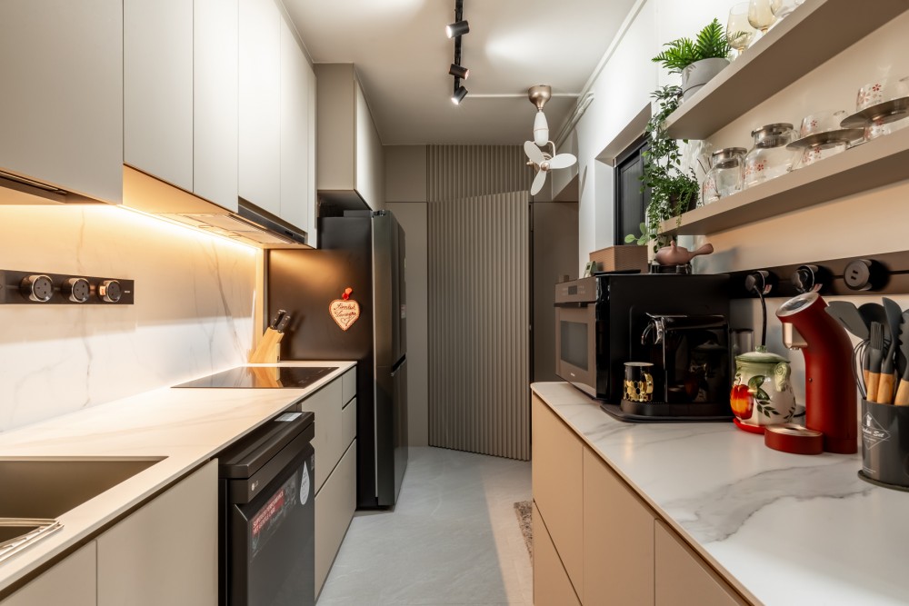 Modern Kitchen with Countertop and Homogeneous Tiles