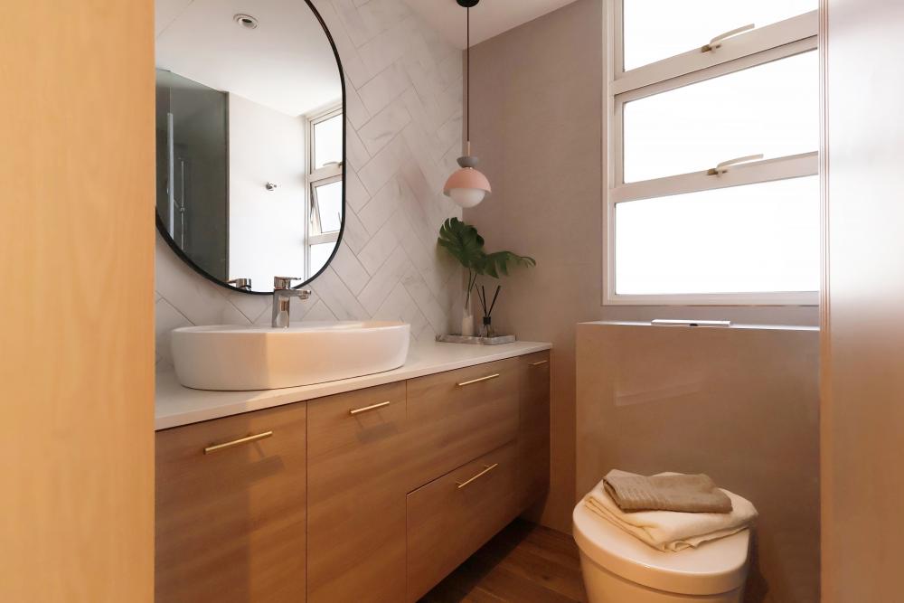 Contemporary Bathroom with Mirror and Shower Screen