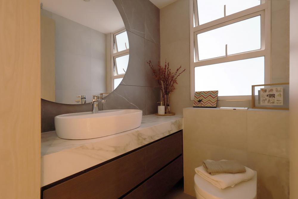 Contemporary Bathroom with Mirror and Shower Screen