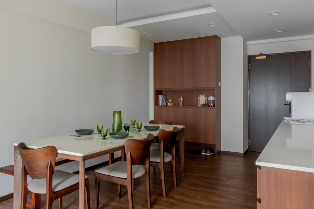 Modern Dining Room with Dining Table and Dining Chairs