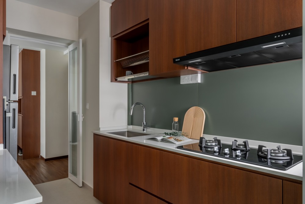 Modern Kitchen with Countertop and Homogeneous Tiles