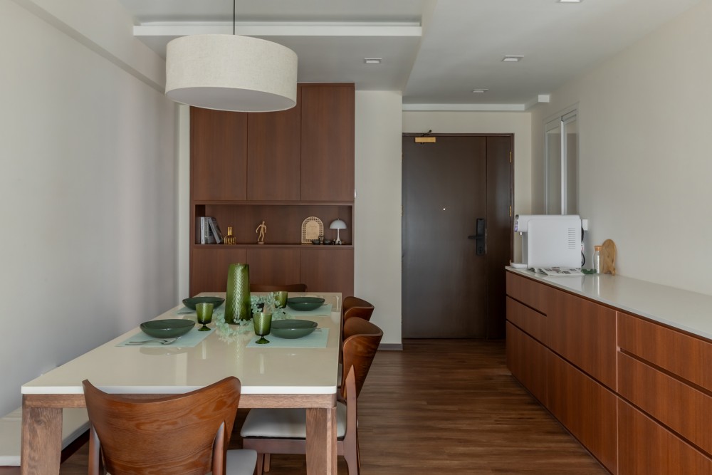 Modern Dining Room with Dining Table and Dining Chairs