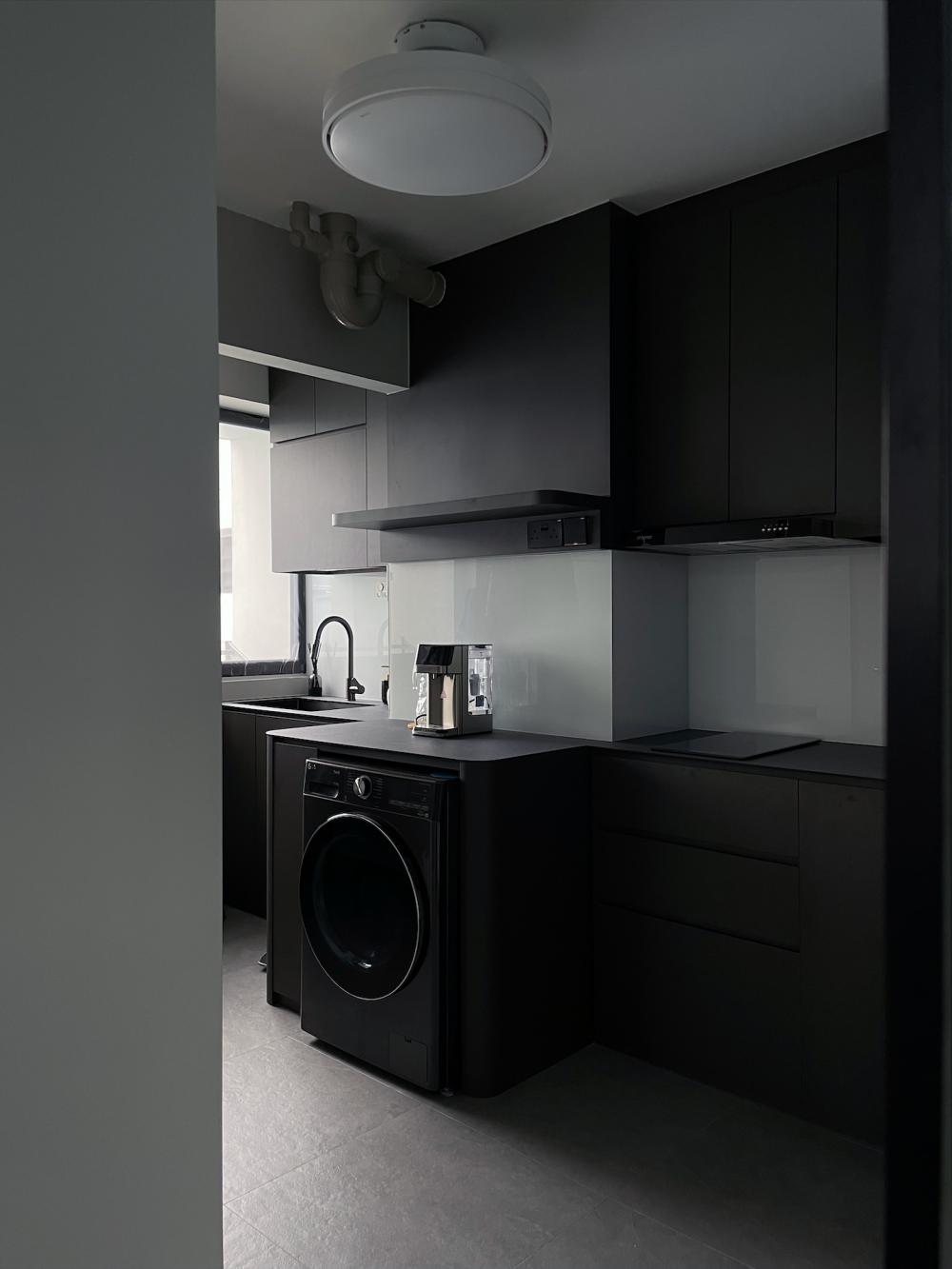 Modern Kitchen with Countertop and Mosaic