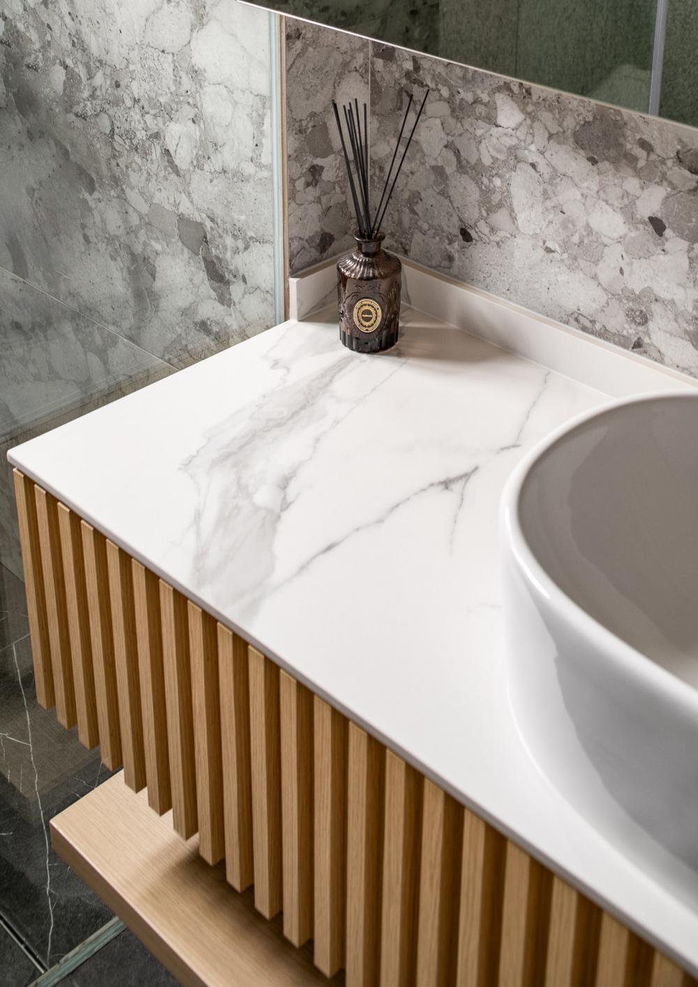 Eclectic Bathroom with Countertop and Homogeneous Tiles