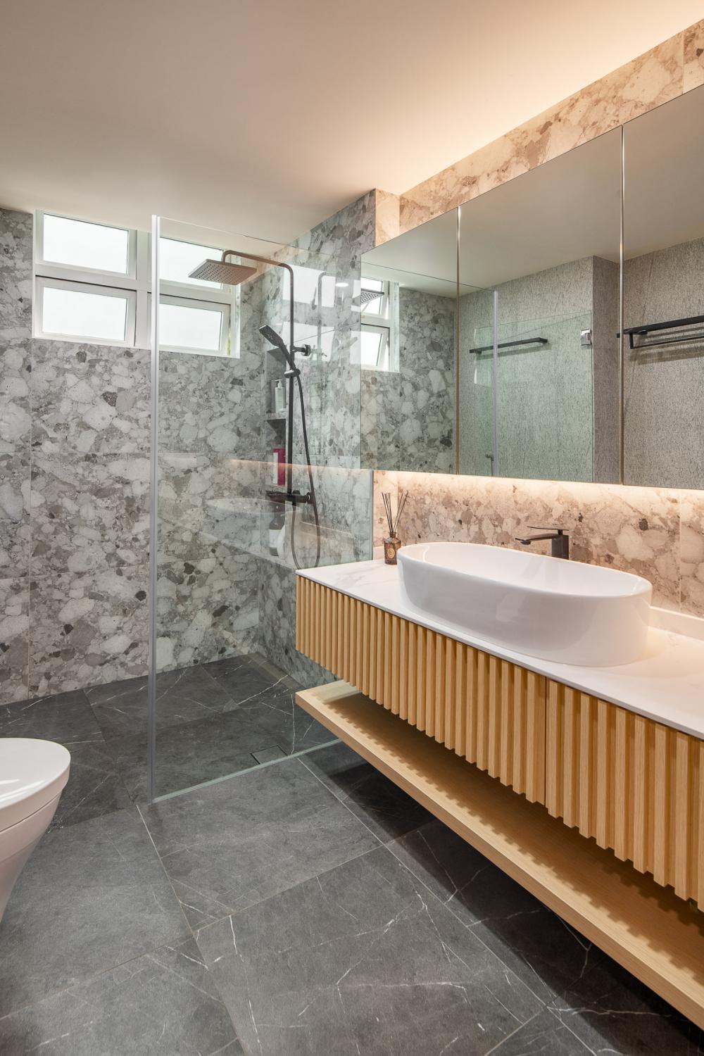 Eclectic Bathroom with Countertop and Homogeneous Tiles