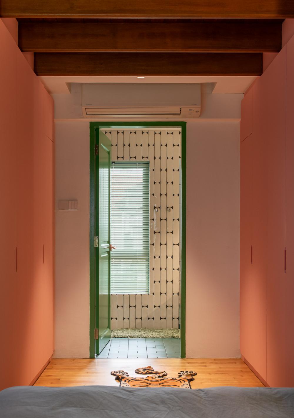 Eclectic Bathroom with Homogeneous Tiles and Herringbone Tiling
