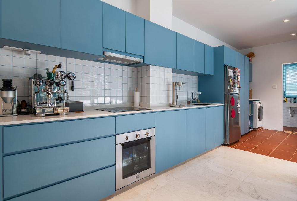 Eclectic Kitchen with Countertop and Homogeneous Tiles