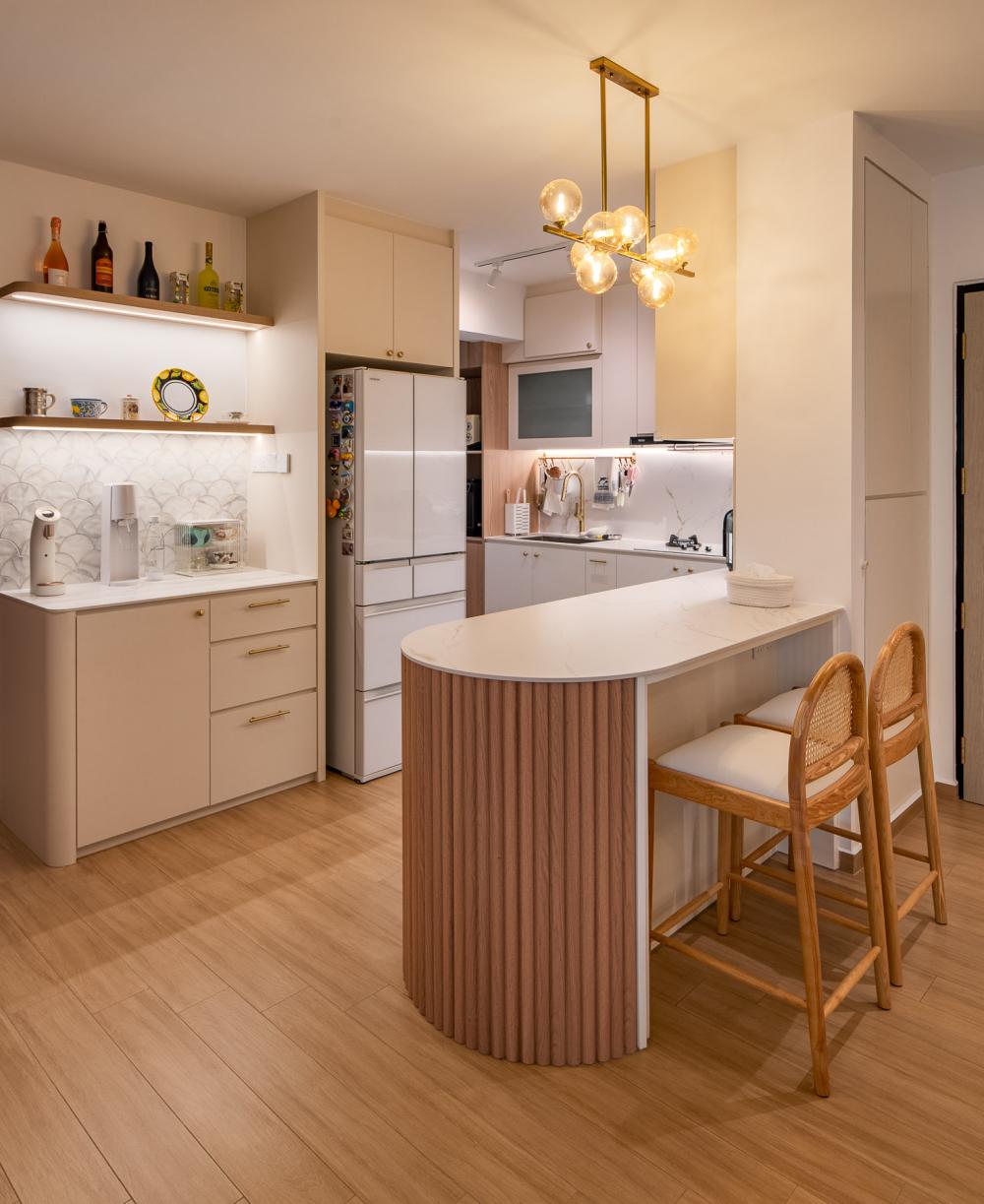 Scandinavian Kitchen with Open Kitchen and Kitchen Backsplash