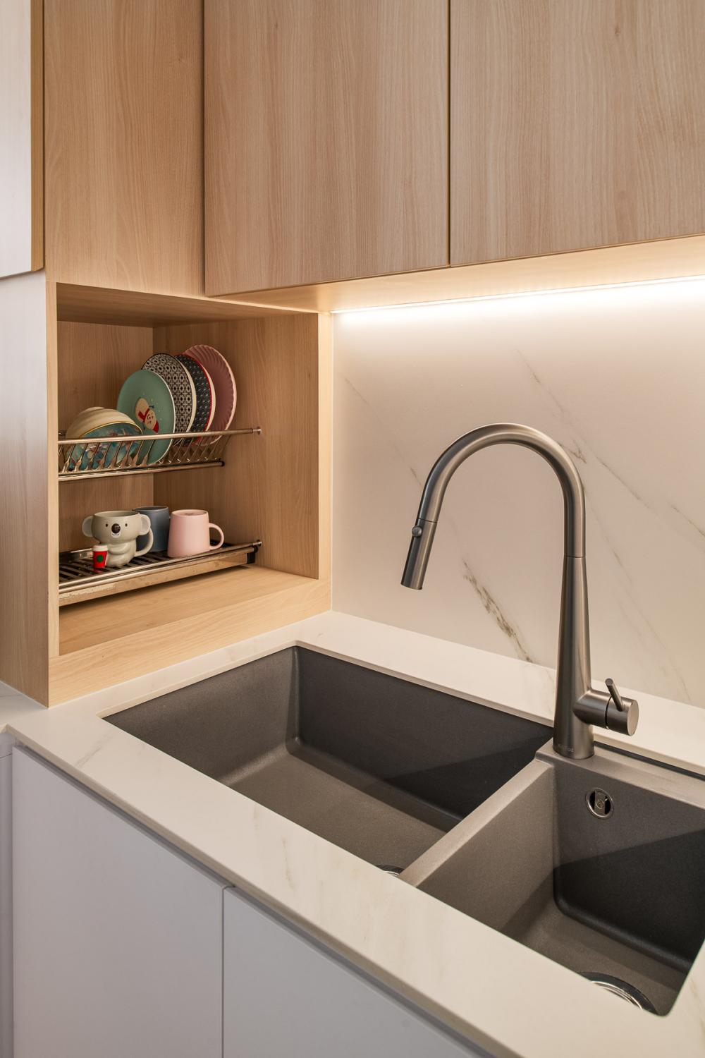 Modern Kitchen with Countertop and Homogeneous Tiles