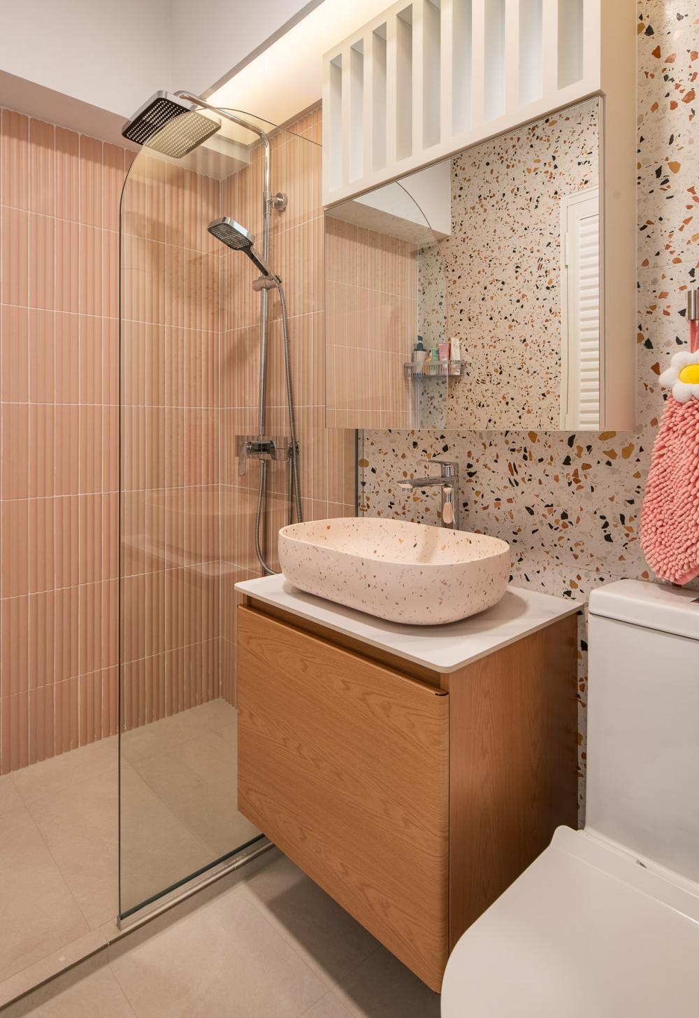 Modern Bathroom with Countertop and Homogeneous Tiles