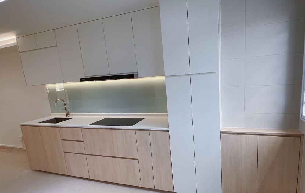 Scandinavian Kitchen with Open Kitchen and Kitchen Backsplash