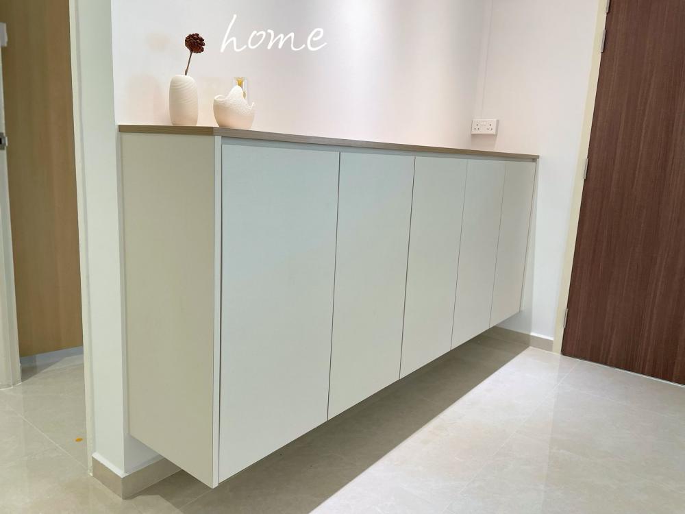 Scandinavian Entryway with Shoe Rack and Small Storage